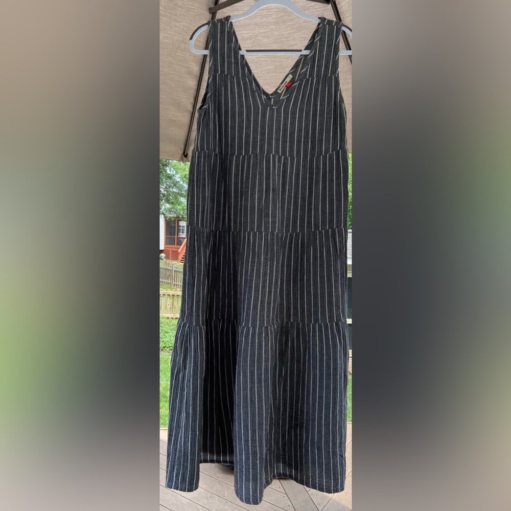 Marine Layer maxi dress. Size: Large color: gray/white pinstripe